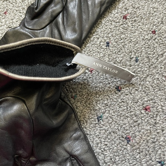 WOMENS NWT Ann Taylor leather driving gloves - Picture 3 of 4